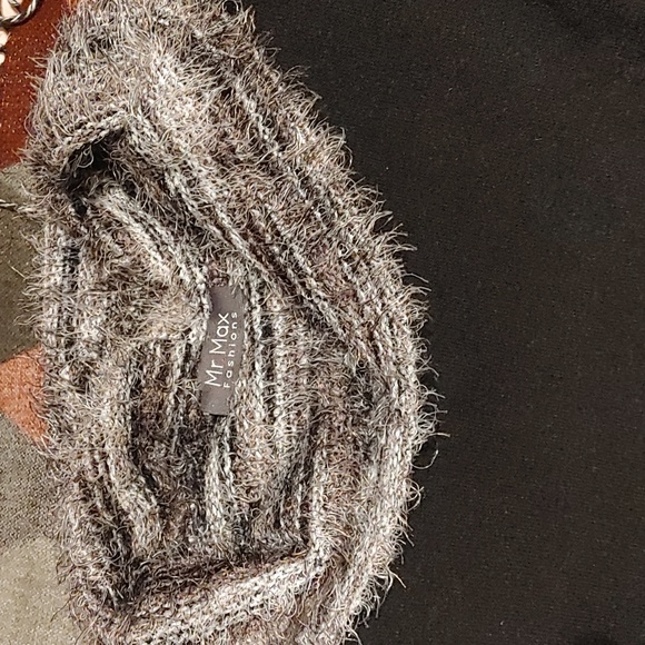 Mr Max Fashions Poncho - Picture 2 of 6